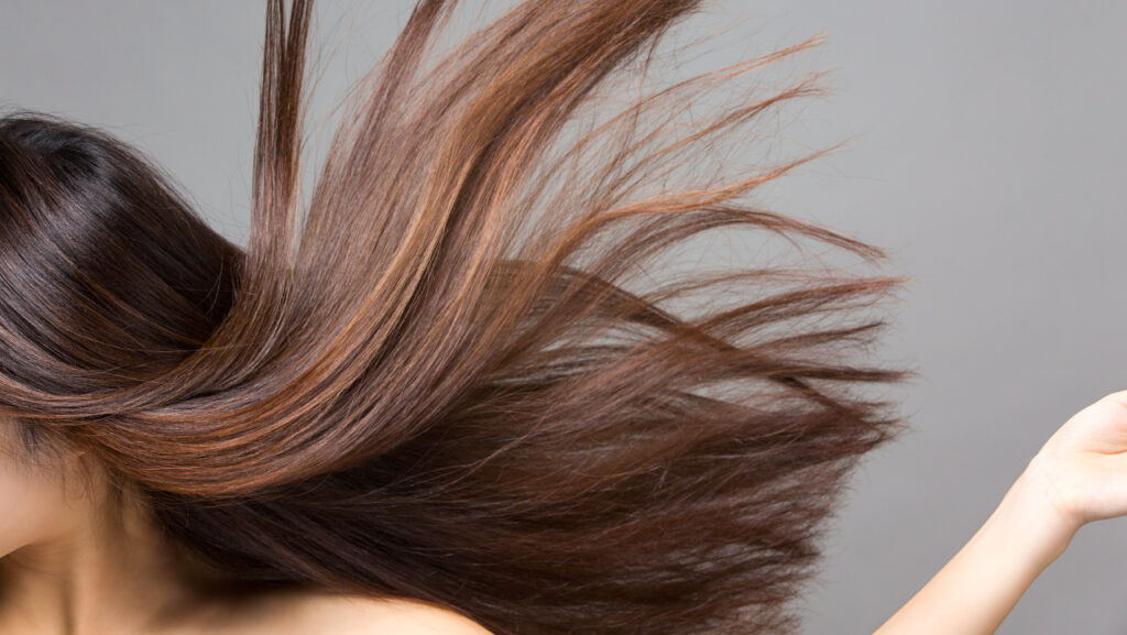 درمان موهای چرب با روش طبیعی و قطعی