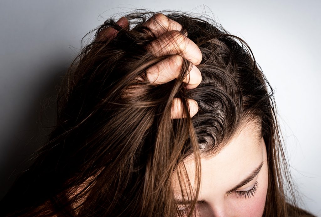 روش صحیح تشخیص موی چرب و خشک